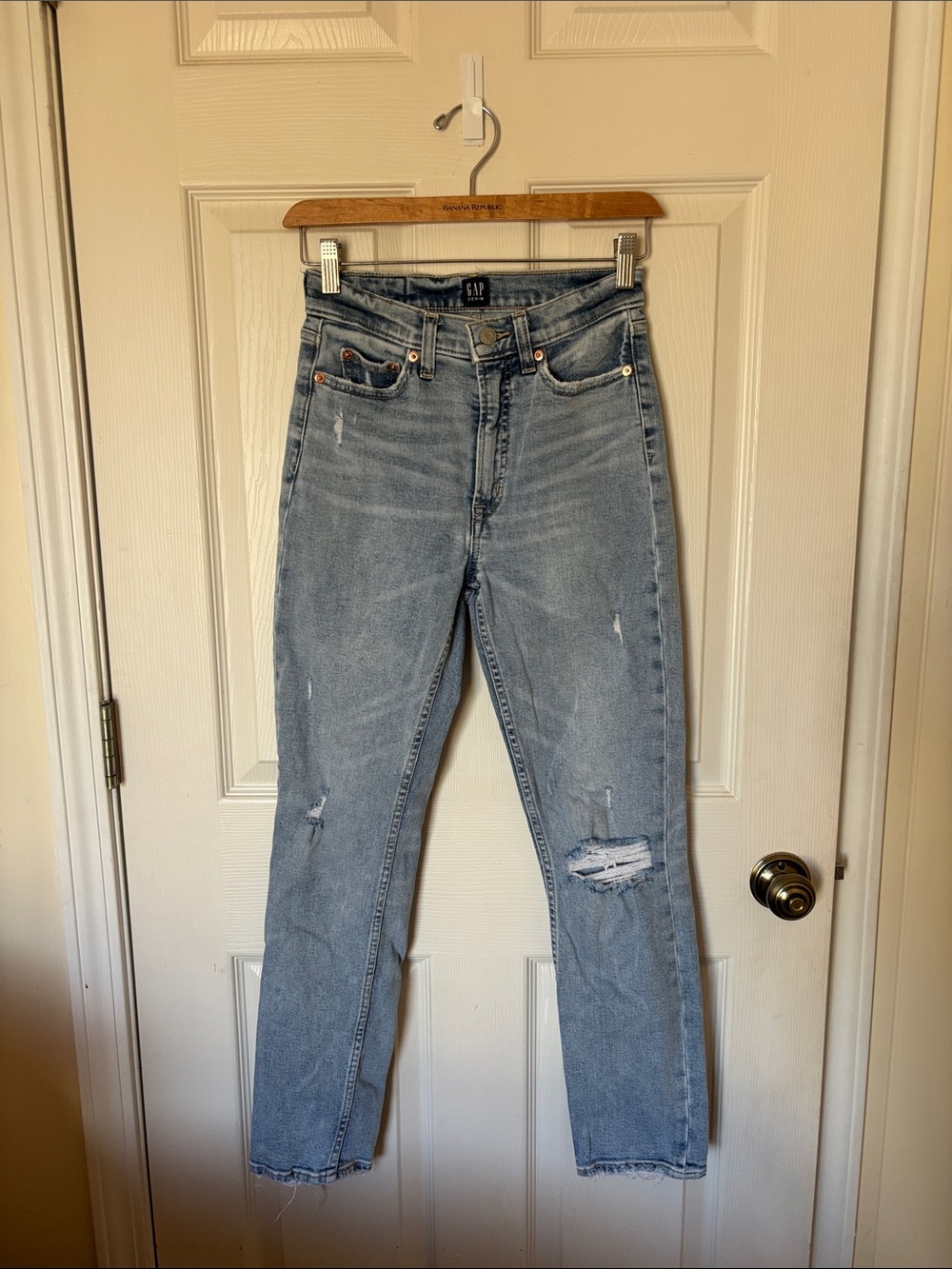 GAP Distressed Straight Jeans Size 25 | Light Wash